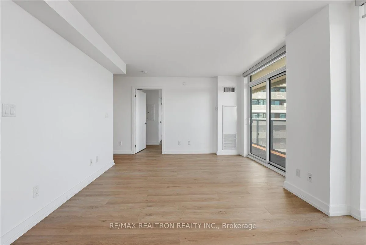 Photo 11 of Unit 1004, 120 Varna Drive, Toronto, Englemount-Lawrence — HOMEH