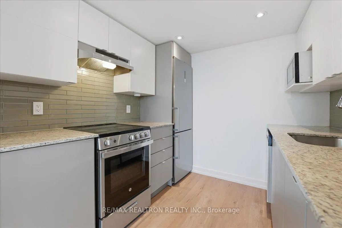 Photo 13 of Unit 1004, 120 Varna Drive, Toronto, Englemount-Lawrence — HOMEH