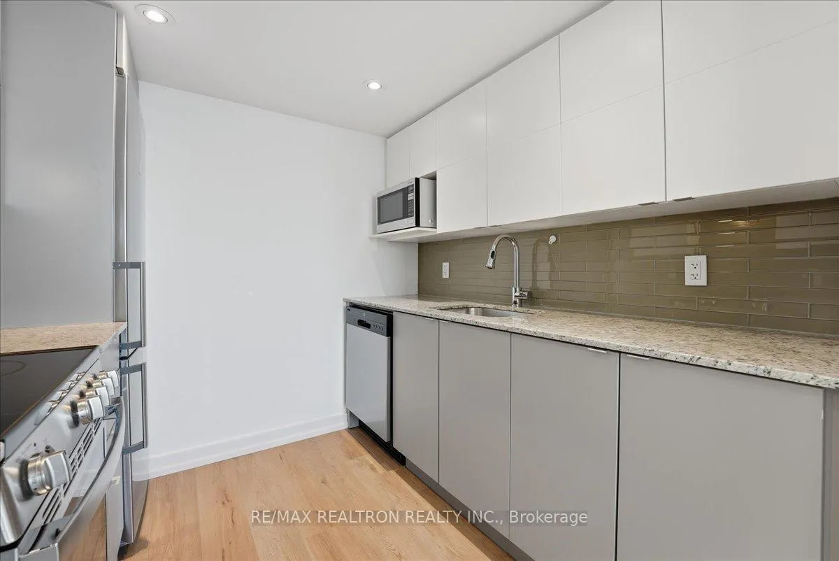 Photo 14 of Unit 1004, 120 Varna Drive, Toronto, Englemount-Lawrence — HOMEH