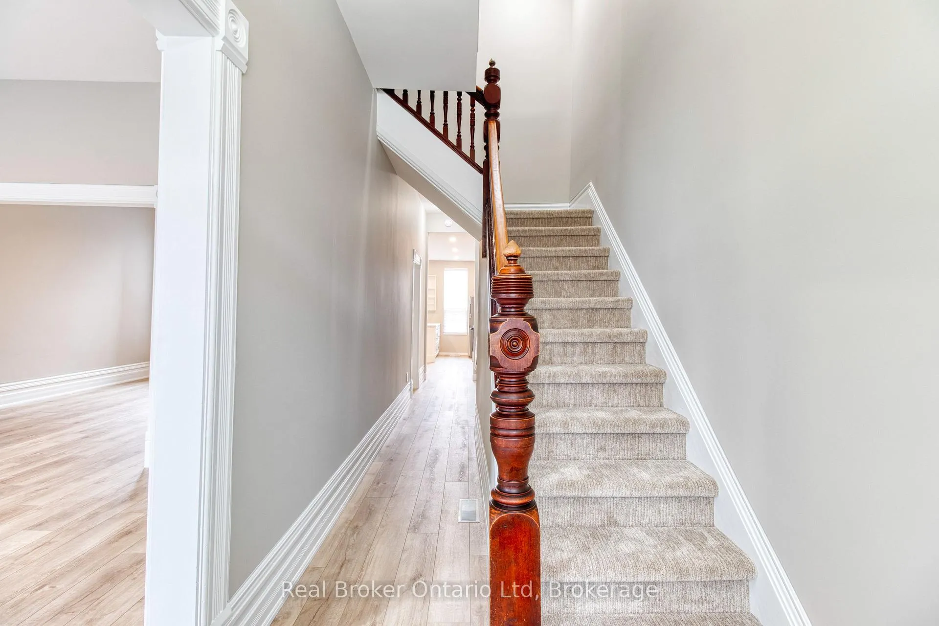 Photo 4 of 944 5th Avenue E, Owen Sound — HOMEH