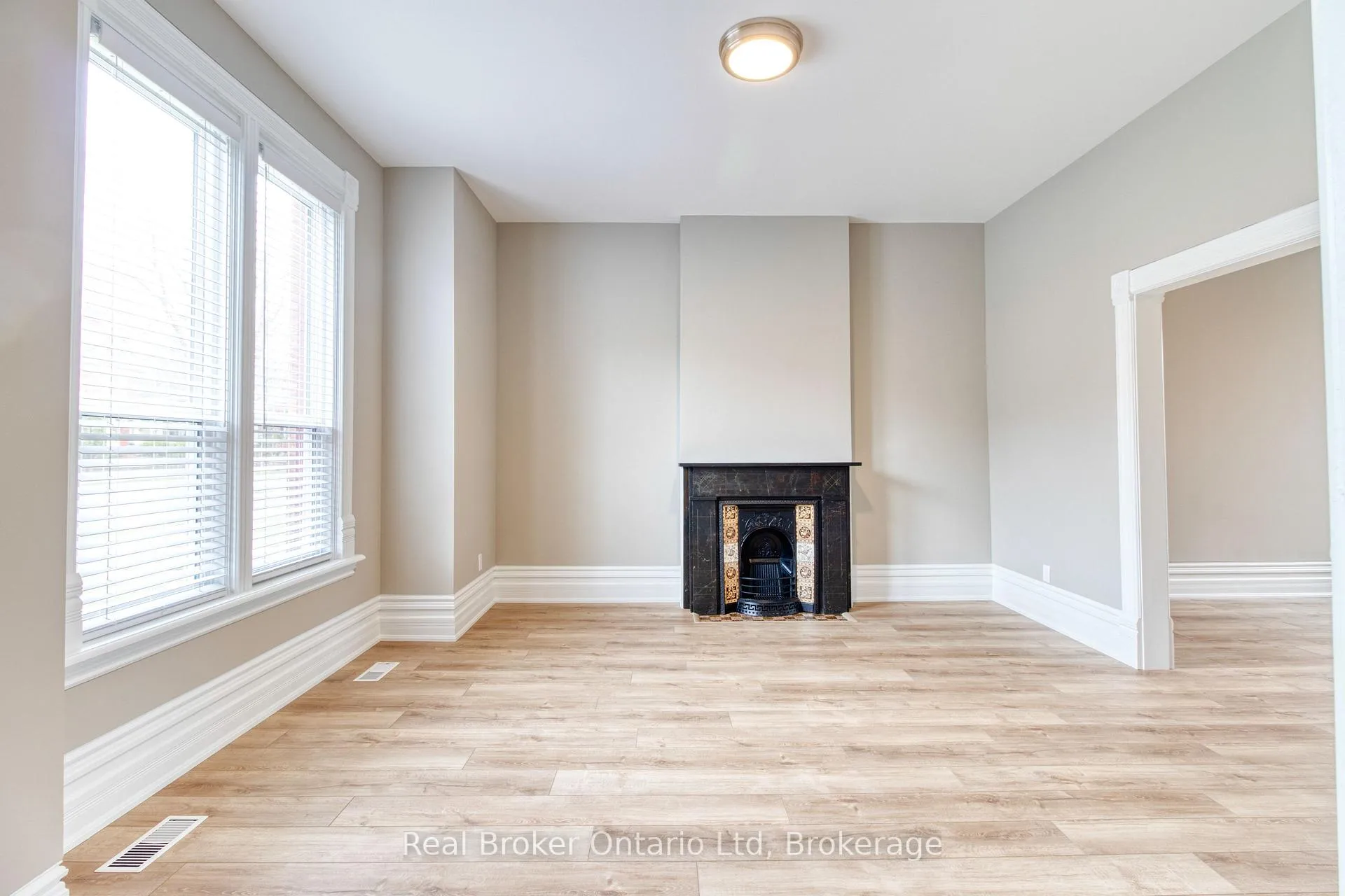 Photo 5 of 944 5th Avenue E, Owen Sound — HOMEH