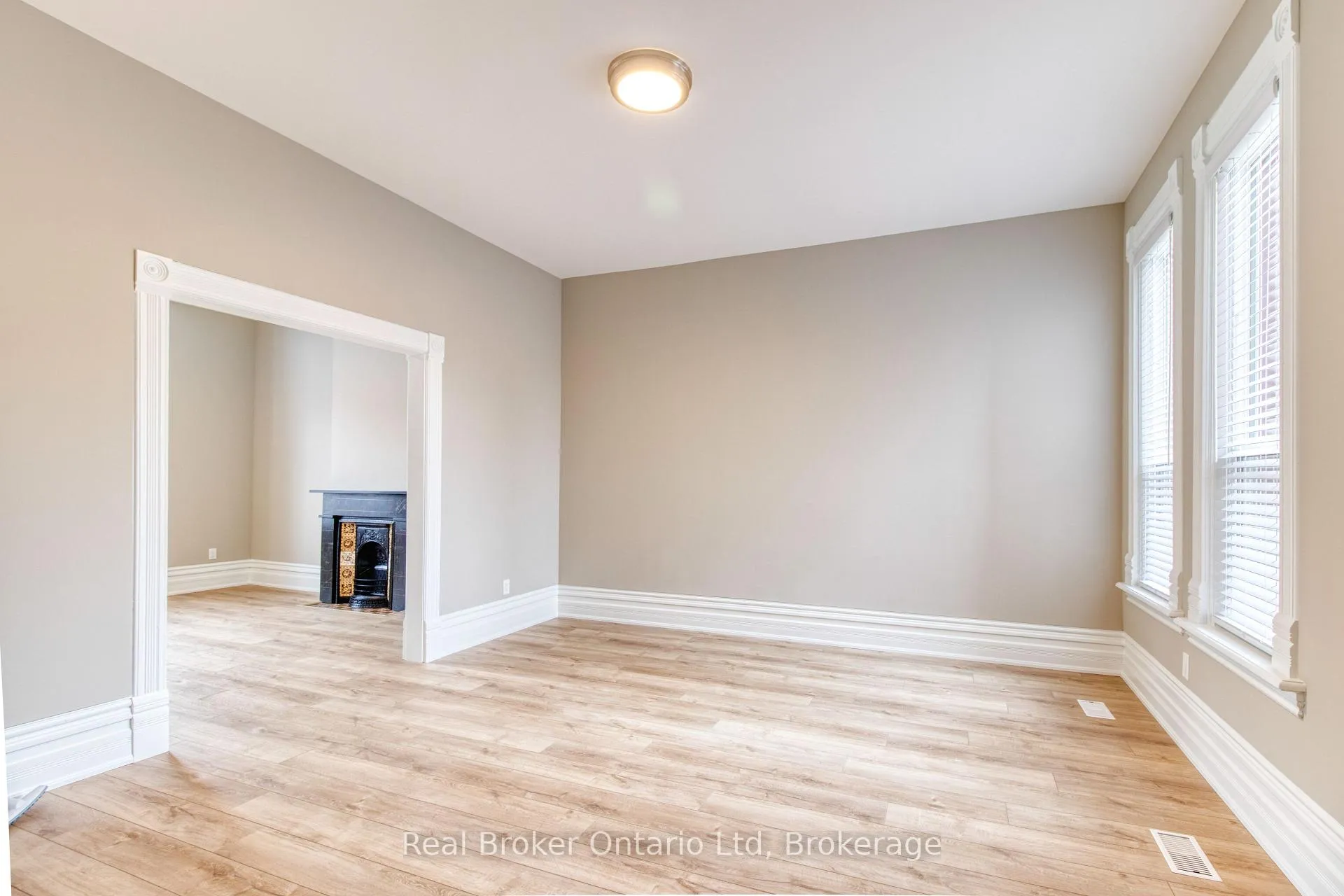 Photo 8 of 944 5th Avenue E, Owen Sound — HOMEH