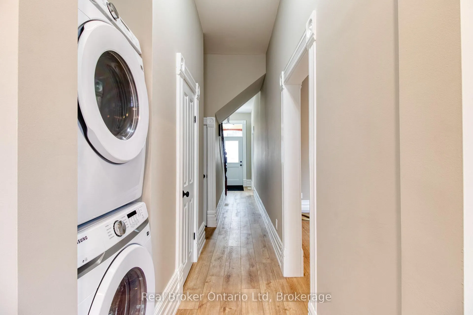 Photo 9 of 944 5th Avenue E, Owen Sound — HOMEH