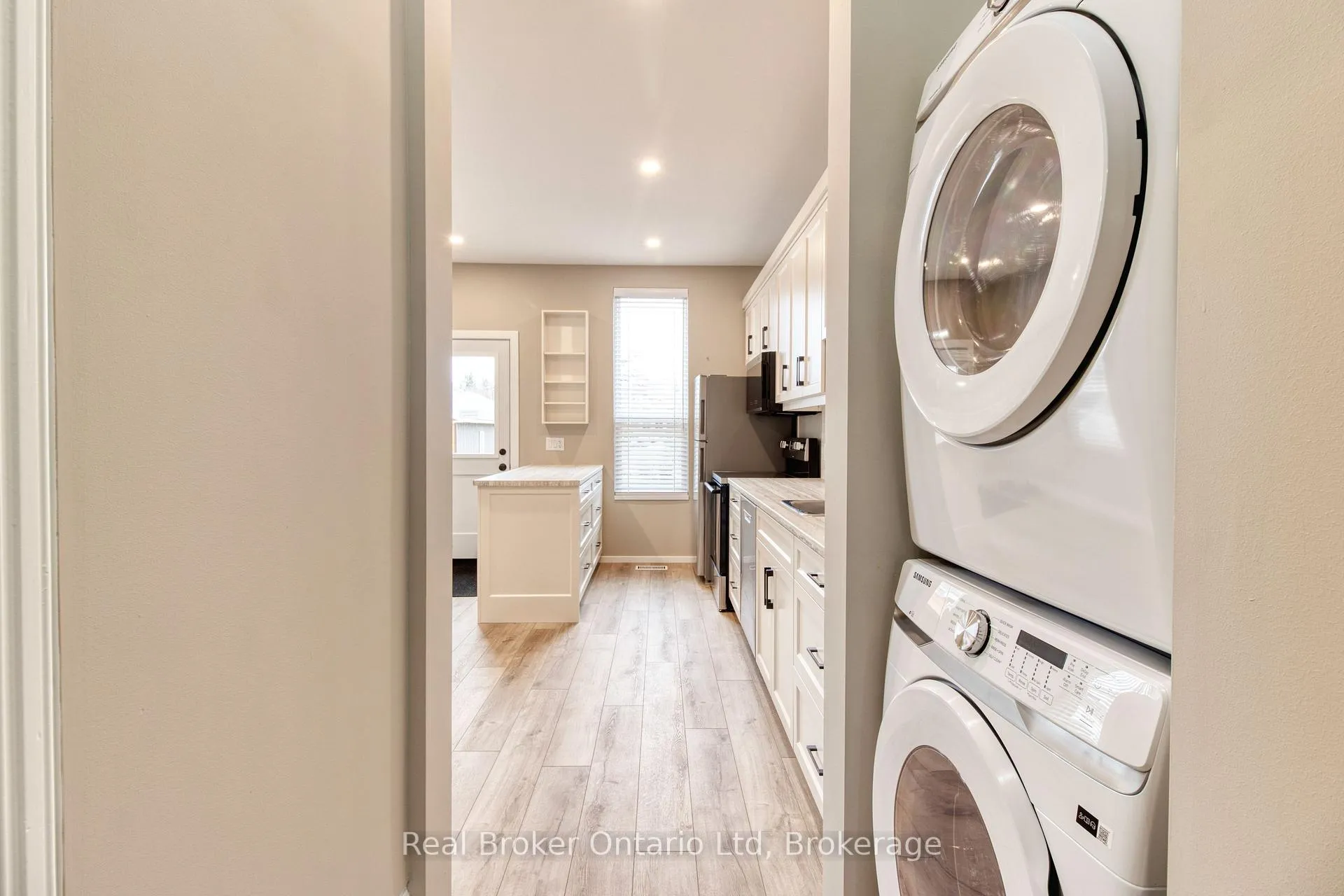Photo 11 of 944 5th Avenue E, Owen Sound — HOMEH
