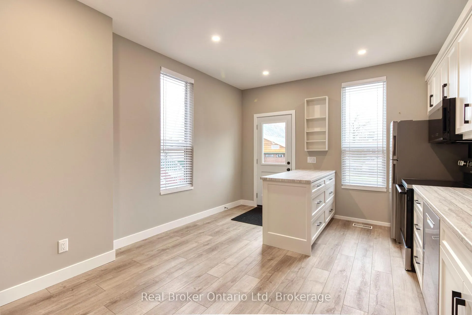Photo 13 of 944 5th Avenue E, Owen Sound — HOMEH