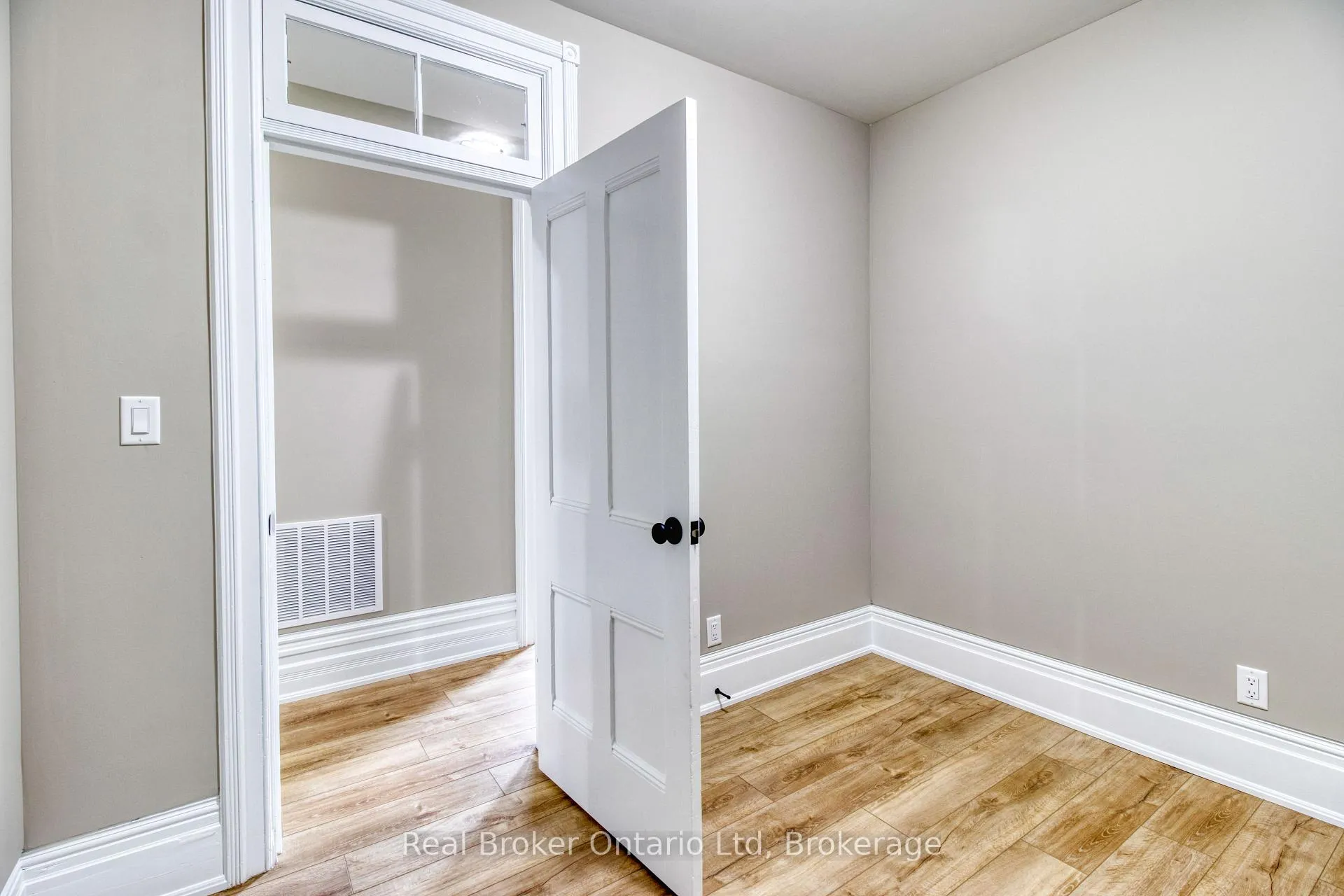 Photo 20 of 944 5th Avenue E, Owen Sound — HOMEH