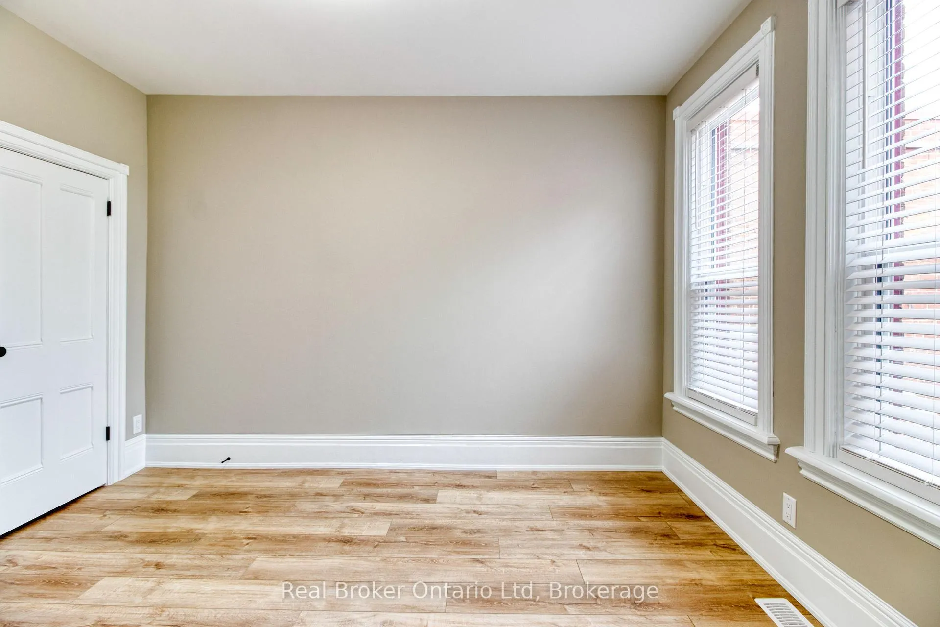 Photo 22 of 944 5th Avenue E, Owen Sound — HOMEH