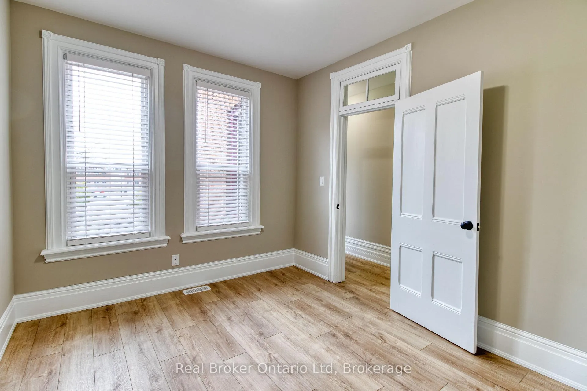 Photo 23 of 944 5th Avenue E, Owen Sound — HOMEH