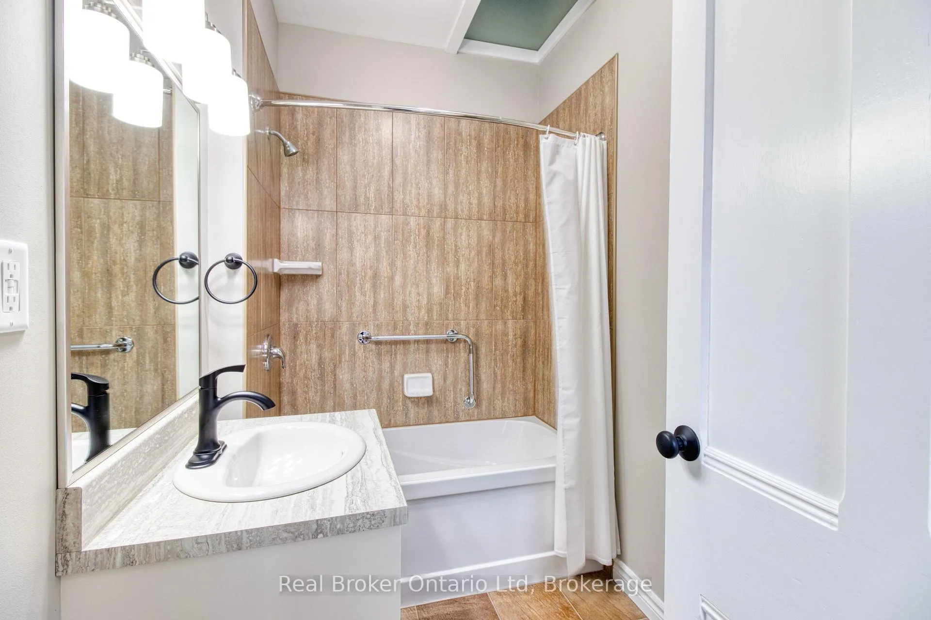 Photo 25 of 944 5th Avenue E, Owen Sound — HOMEH