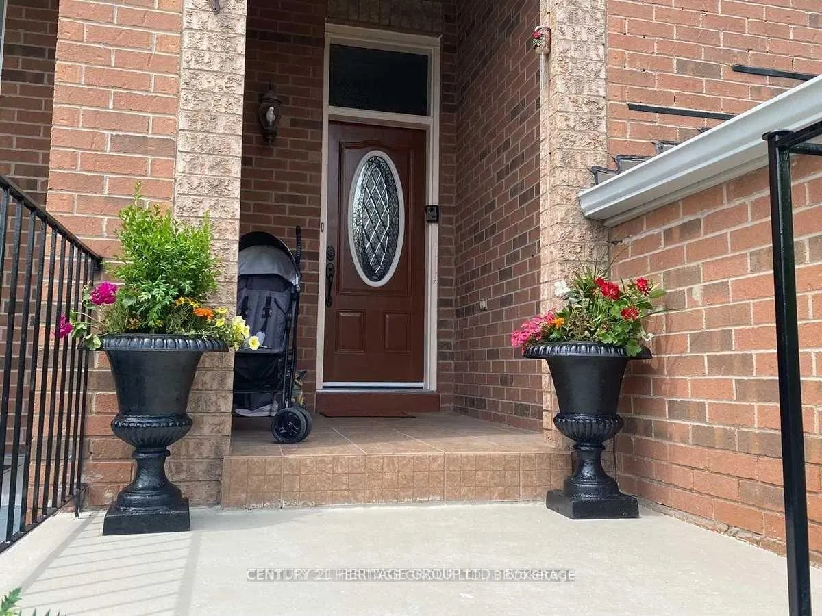 Photo 2 of 99 Lucena Crescent, Vaughan, Maple — HOMEH
