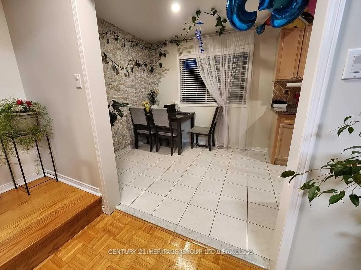 Photo 5 of 99 Lucena Crescent, Vaughan, Maple — HOMEH