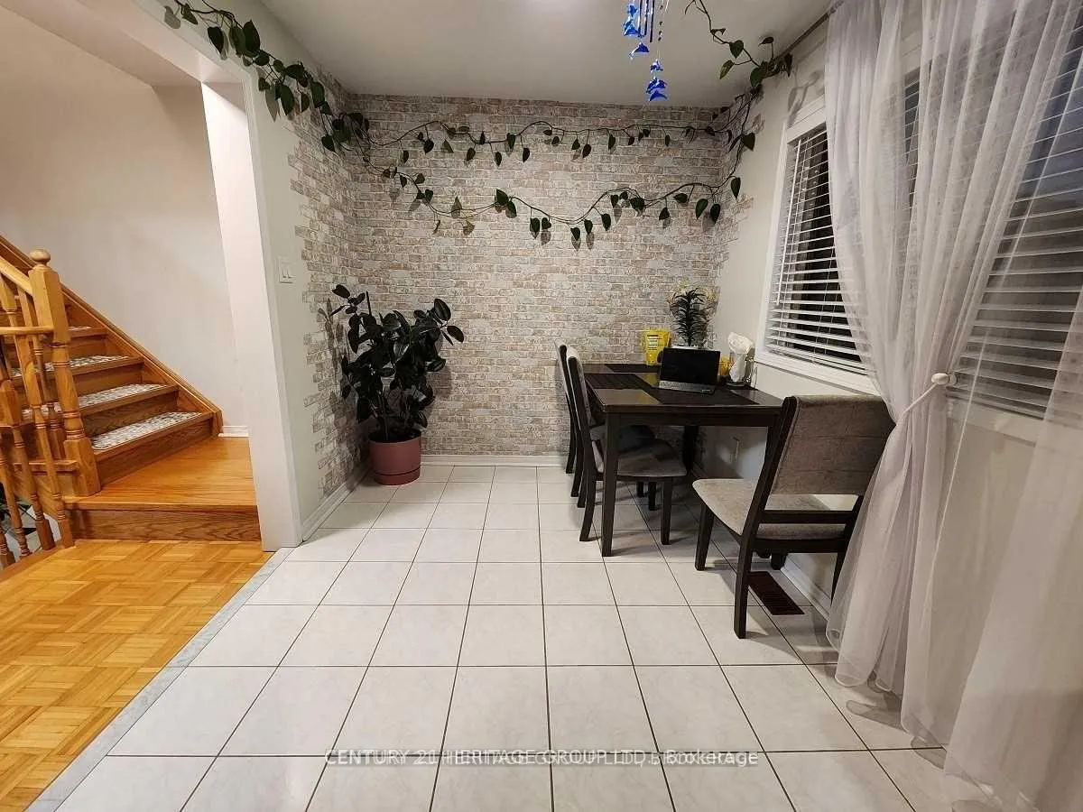 Photo 6 of 99 Lucena Crescent, Vaughan, Maple — HOMEH