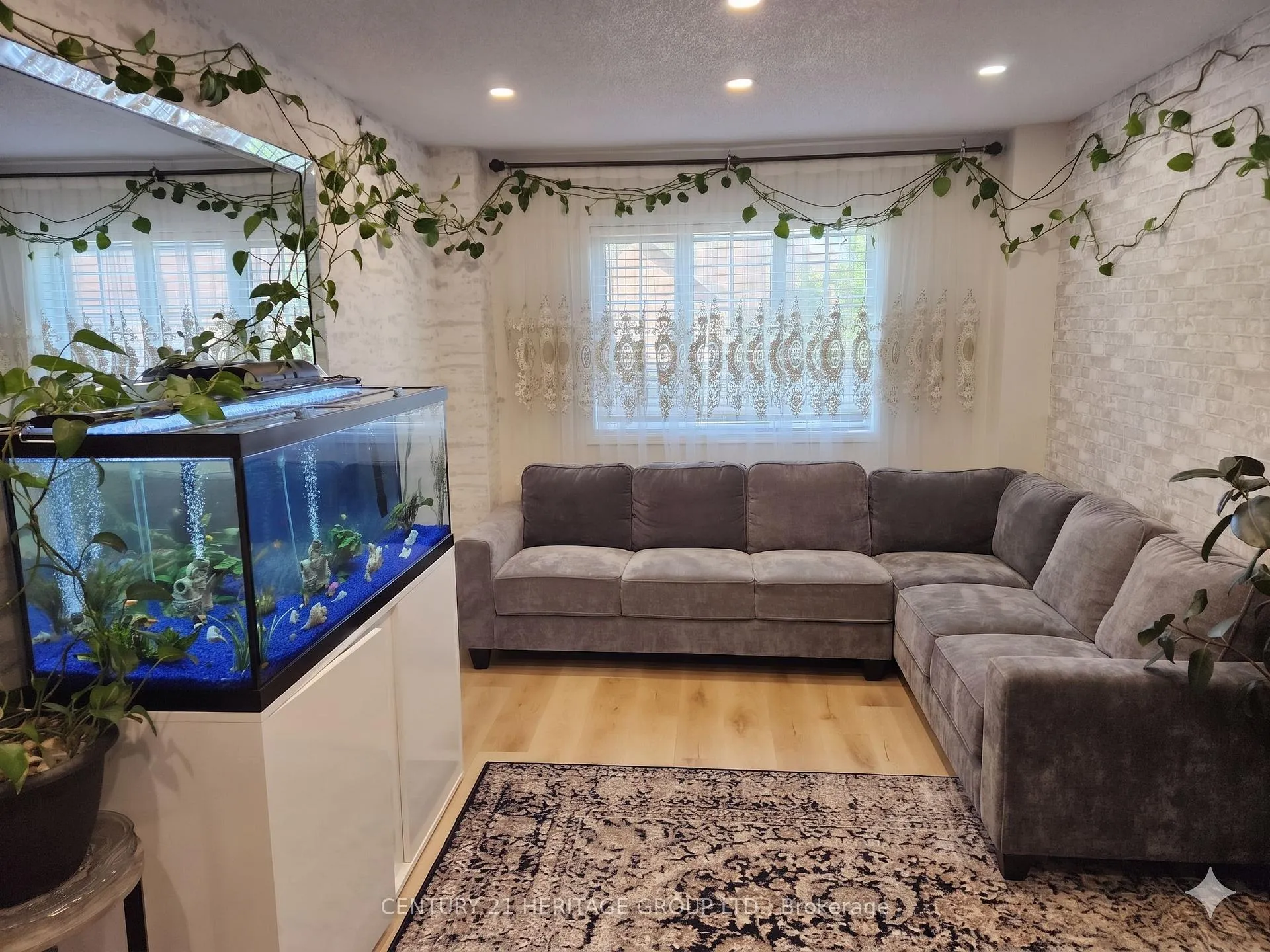 Photo 10 of 99 Lucena Crescent, Vaughan, Maple — HOMEH