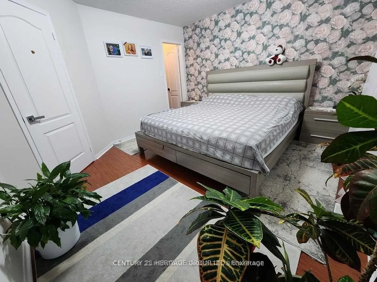 Photo 12 of 99 Lucena Crescent, Vaughan, Maple — HOMEH