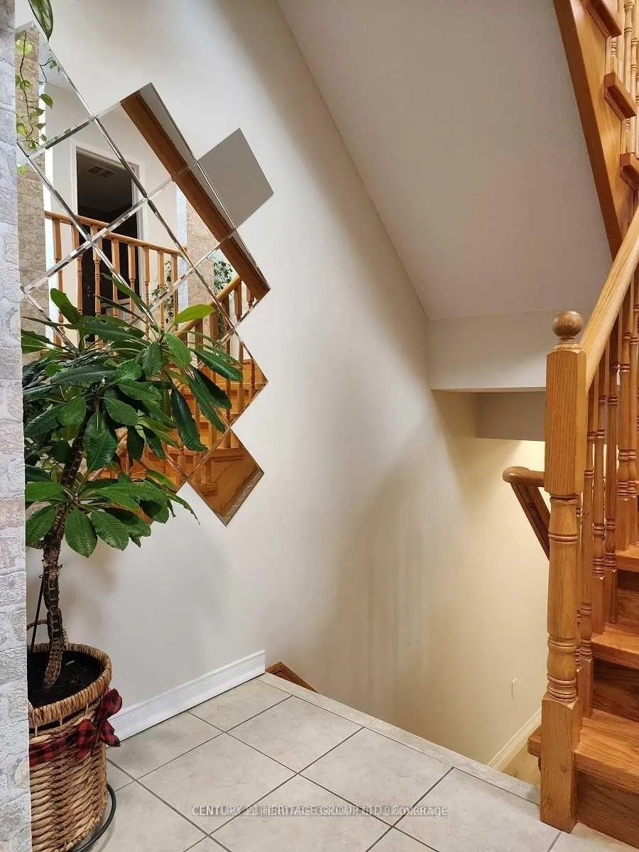 Photo 21 of 99 Lucena Crescent, Vaughan, Maple — HOMEH