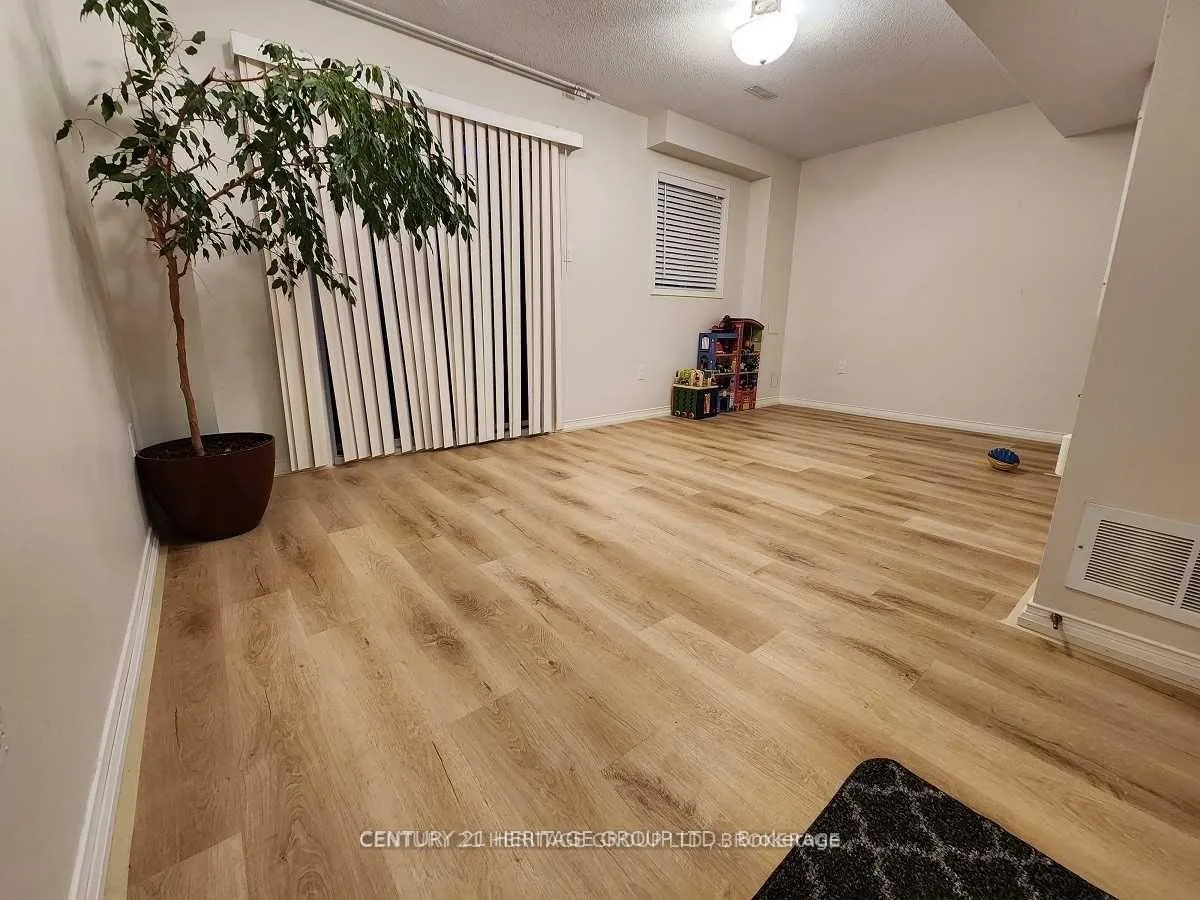 Photo 24 of 99 Lucena Crescent, Vaughan, Maple — HOMEH