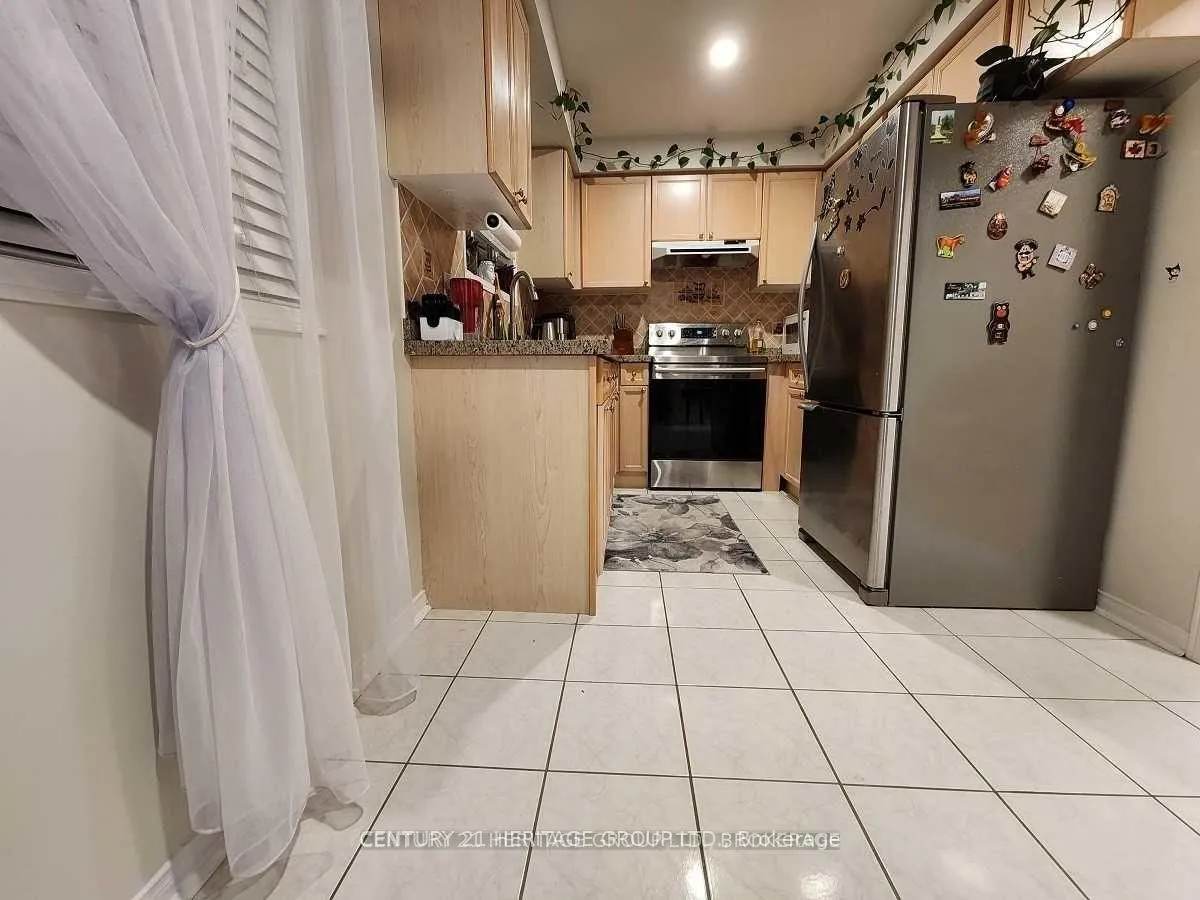 Photo 32 of 99 Lucena Crescent, Vaughan, Maple — HOMEH