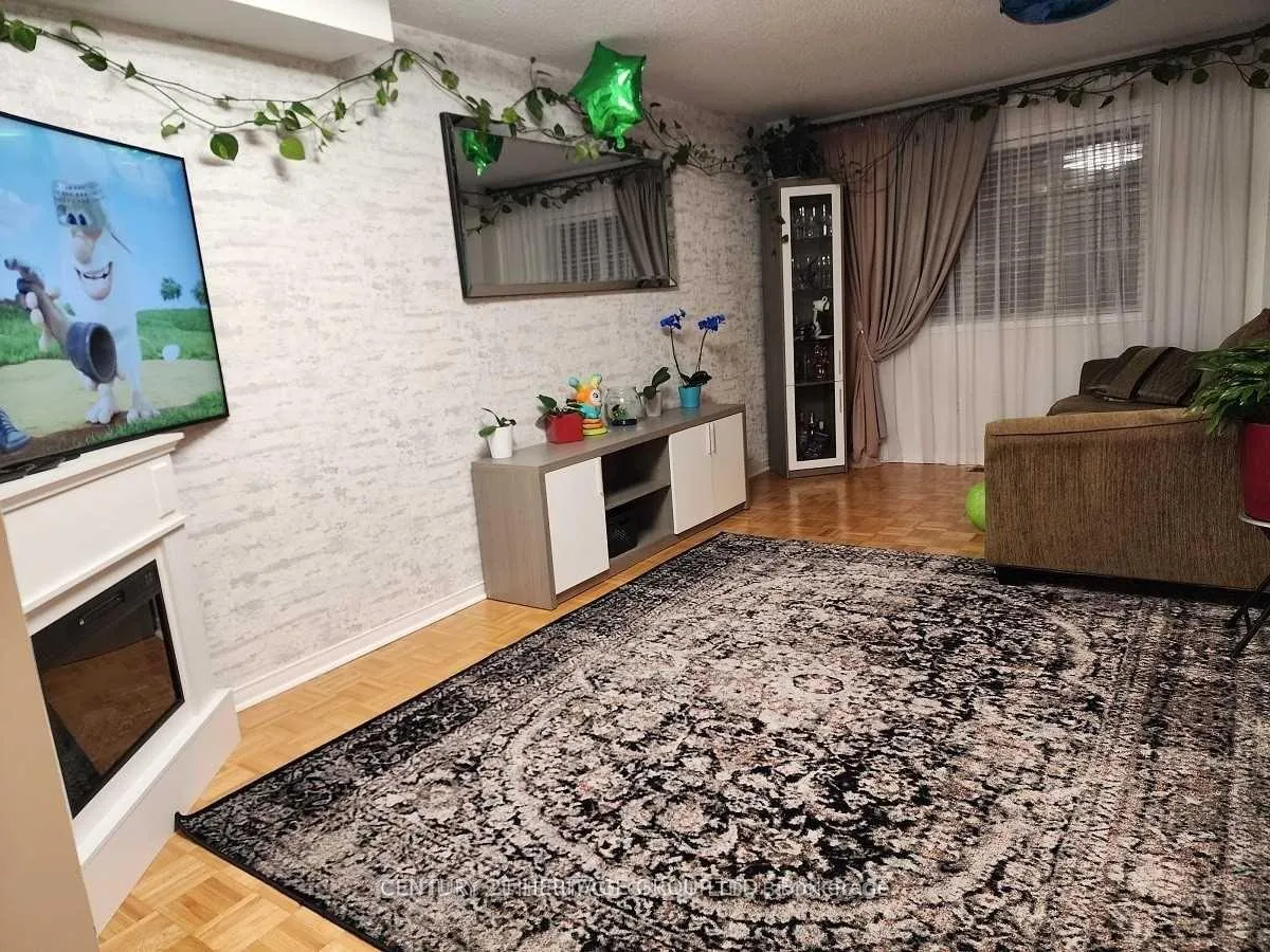 Photo 33 of 99 Lucena Crescent, Vaughan, Maple — HOMEH