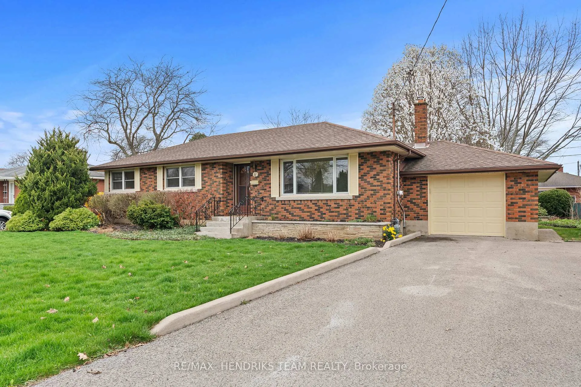 Photo 1 of 11 Kamla Drive, St. Catharines, Vine/Linwell — HOMEH