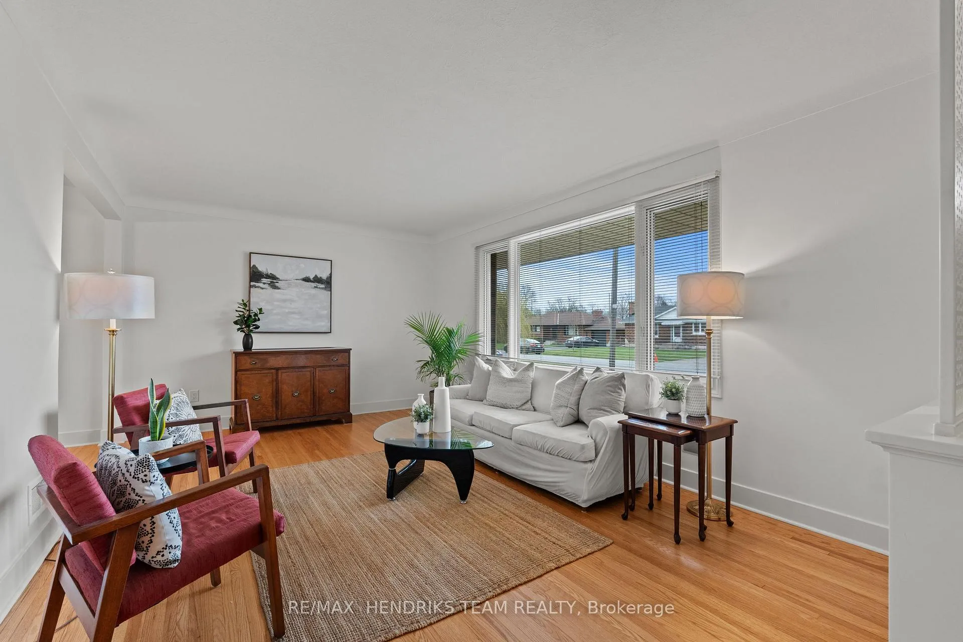 Photo 3 of 11 Kamla Drive, St. Catharines, Vine/Linwell — HOMEH