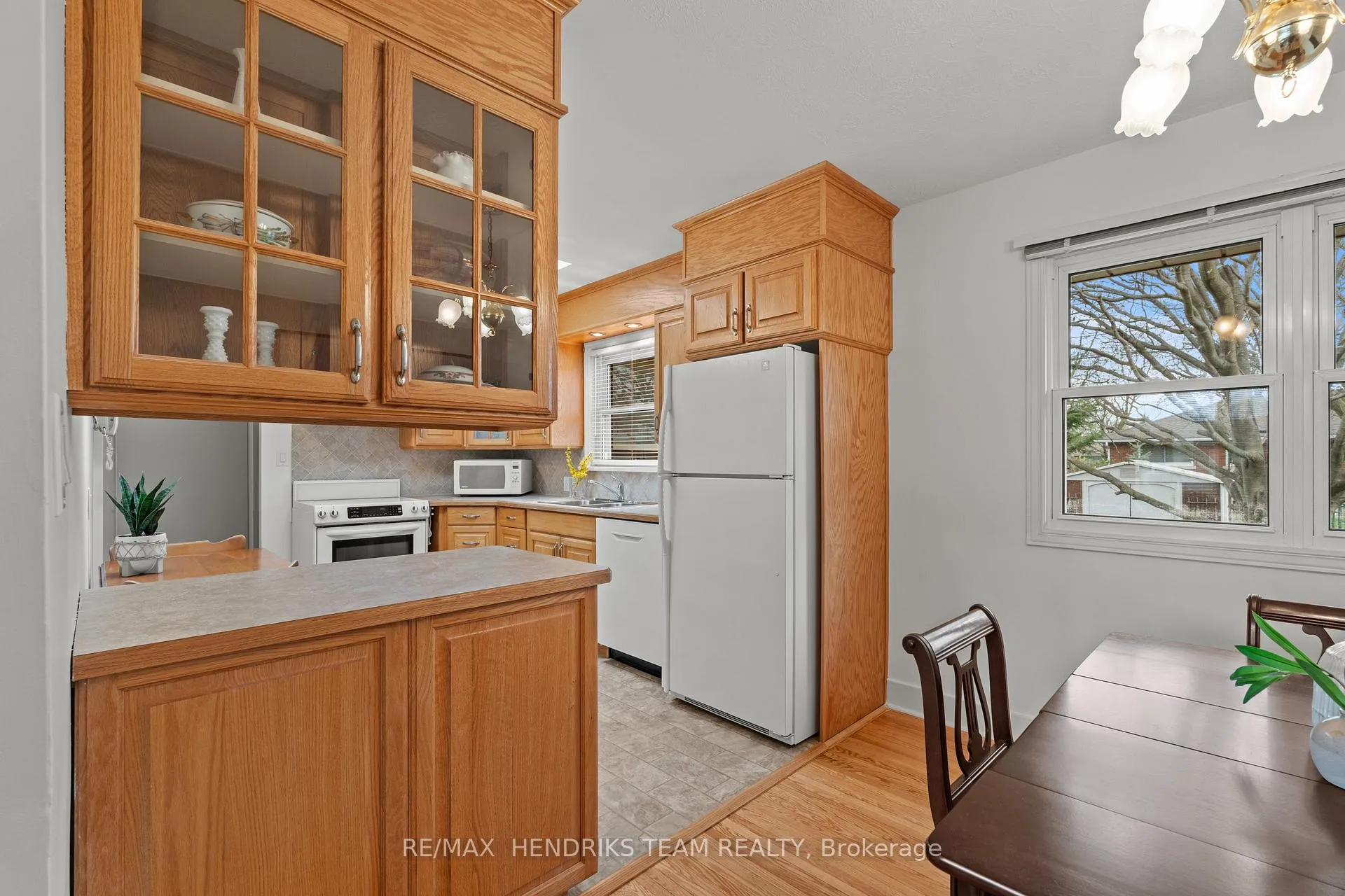 Photo 8 of 11 Kamla Drive, St. Catharines, Vine/Linwell — HOMEH