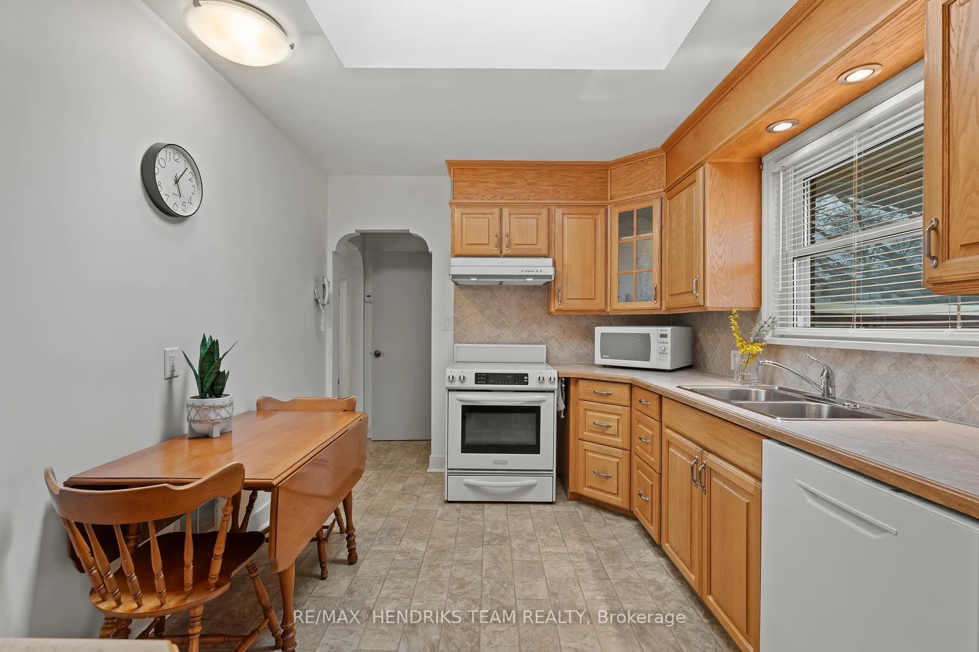 Photo 9 of 11 Kamla Drive, St. Catharines, Vine/Linwell — HOMEH