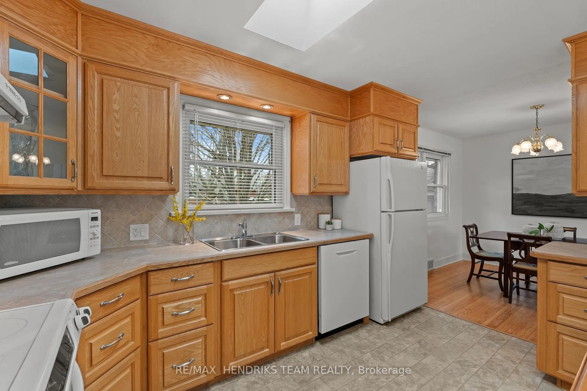 Photo 12 of 11 Kamla Drive, St. Catharines, Vine/Linwell — HOMEH