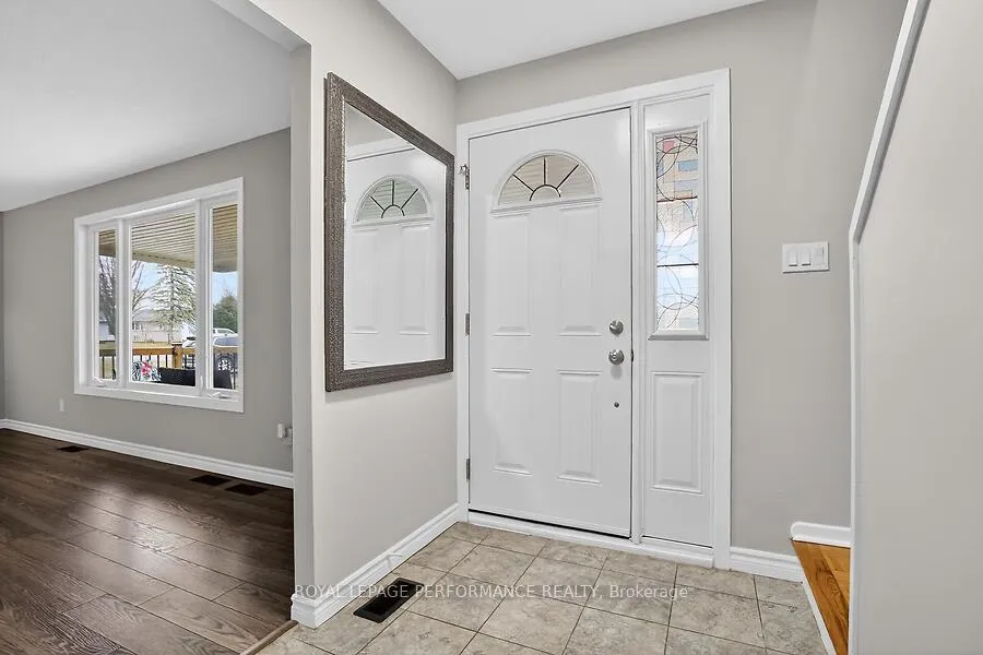 Photo 5 of 20 Coldstream Drive, Ottawa, Munster — HOMEH