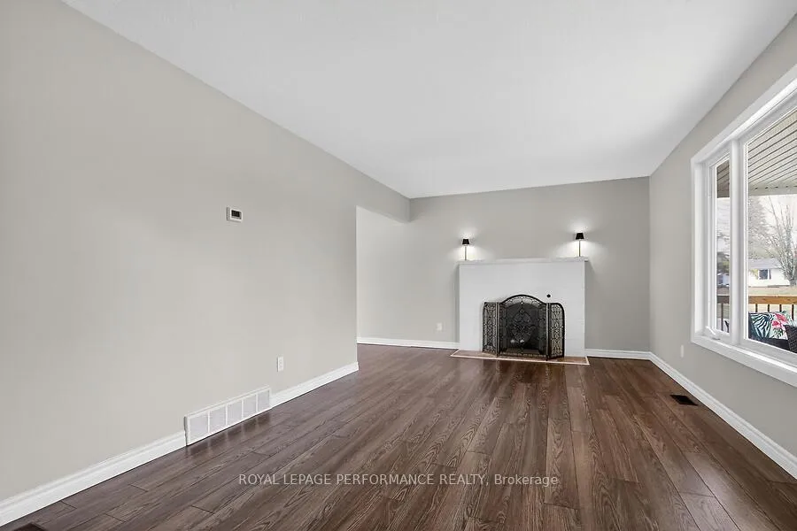 Photo 8 of 20 Coldstream Drive, Ottawa, Munster — HOMEH