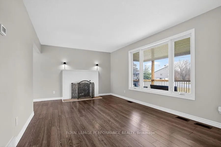 Photo 9 of 20 Coldstream Drive, Ottawa, Munster — HOMEH