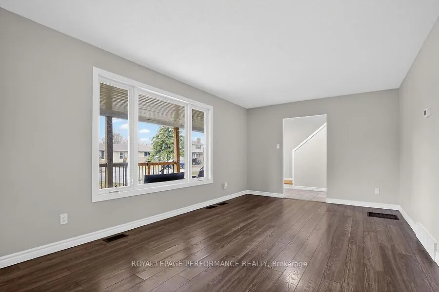 Photo 10 of 20 Coldstream Drive, Ottawa, Munster — HOMEH
