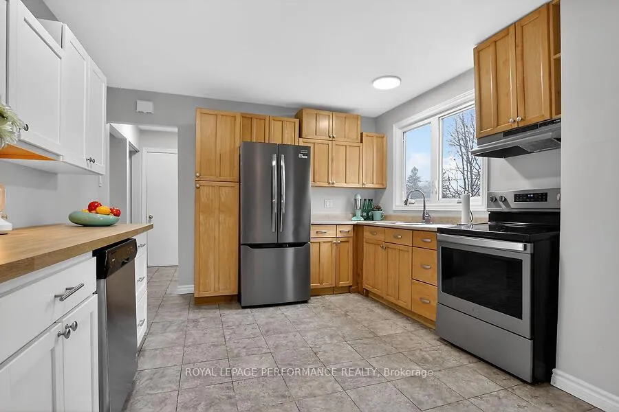Photo 16 of 20 Coldstream Drive, Ottawa, Munster — HOMEH