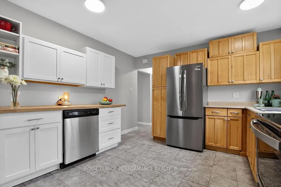 Photo 17 of 20 Coldstream Drive, Ottawa, Munster — HOMEH