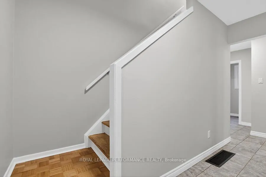 Photo 21 of 20 Coldstream Drive, Ottawa, Munster — HOMEH
