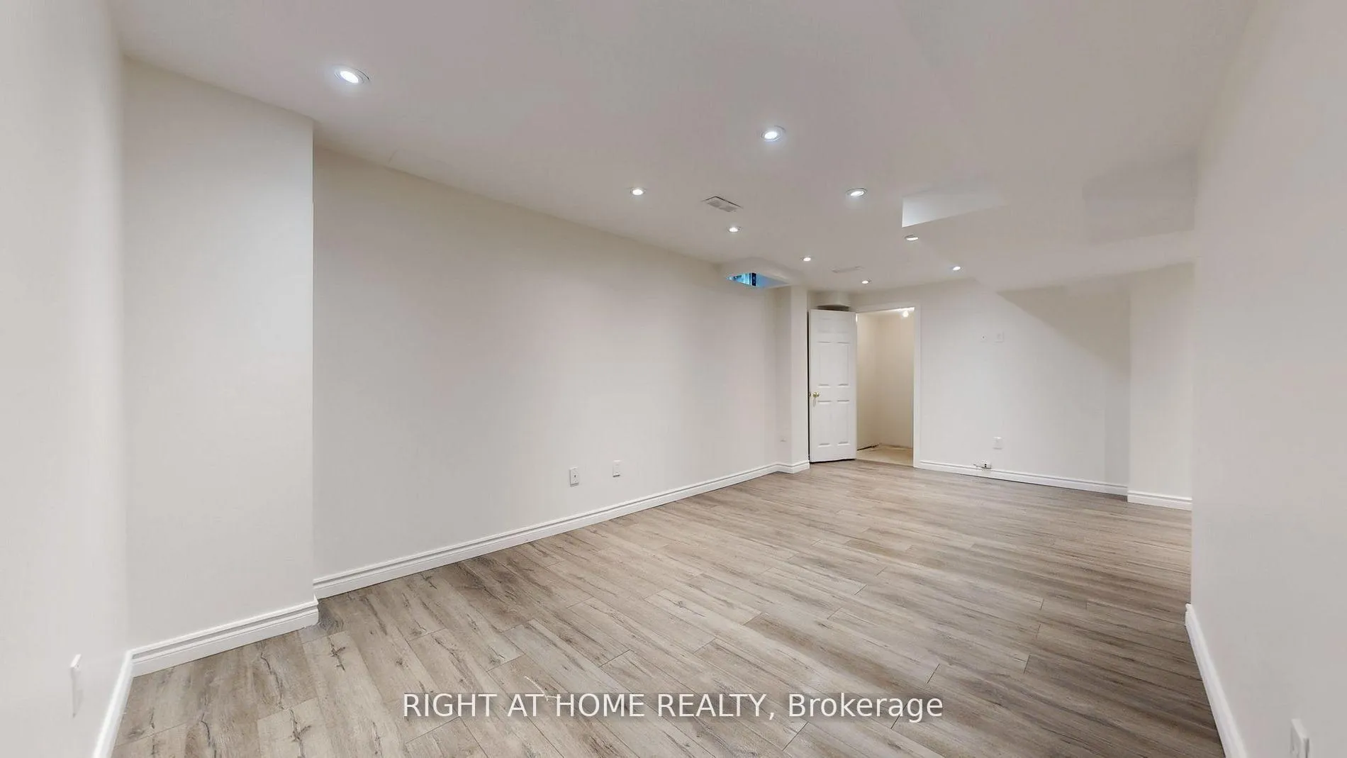 Photo 13 of 5160 Ravine Crescent, Burlington, Orchard — HOMEH