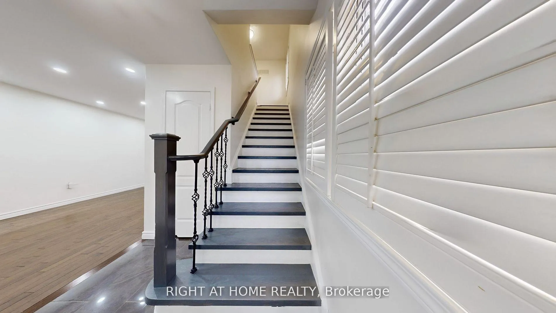 Photo 24 of 5160 Ravine Crescent, Burlington, Orchard — HOMEH