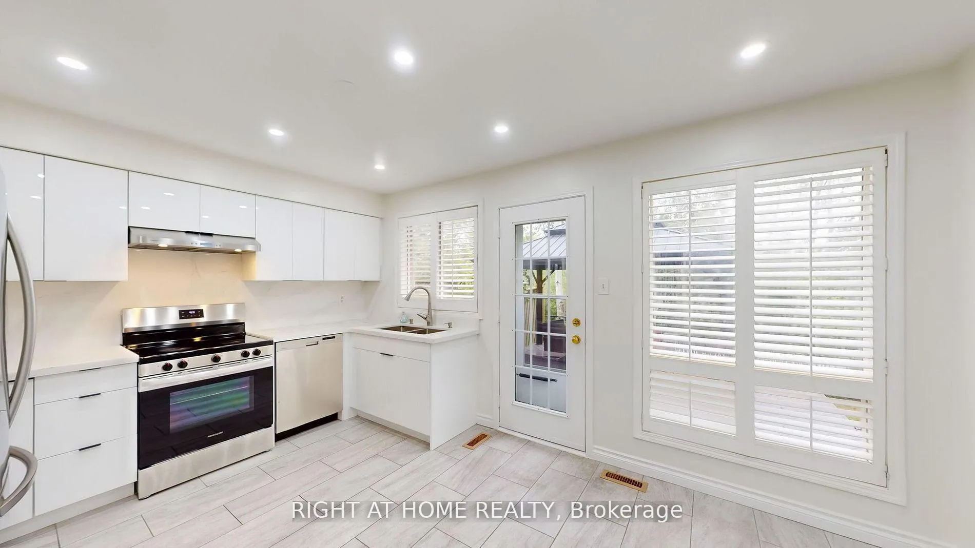 Photo 28 of 5160 Ravine Crescent, Burlington, Orchard — HOMEH
