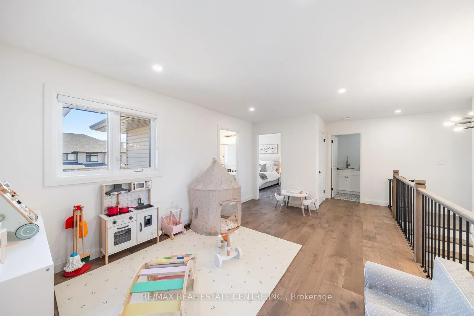 Photo 24 of 70 Rea Drive, Centre Wellington, Fergus — HOMEH