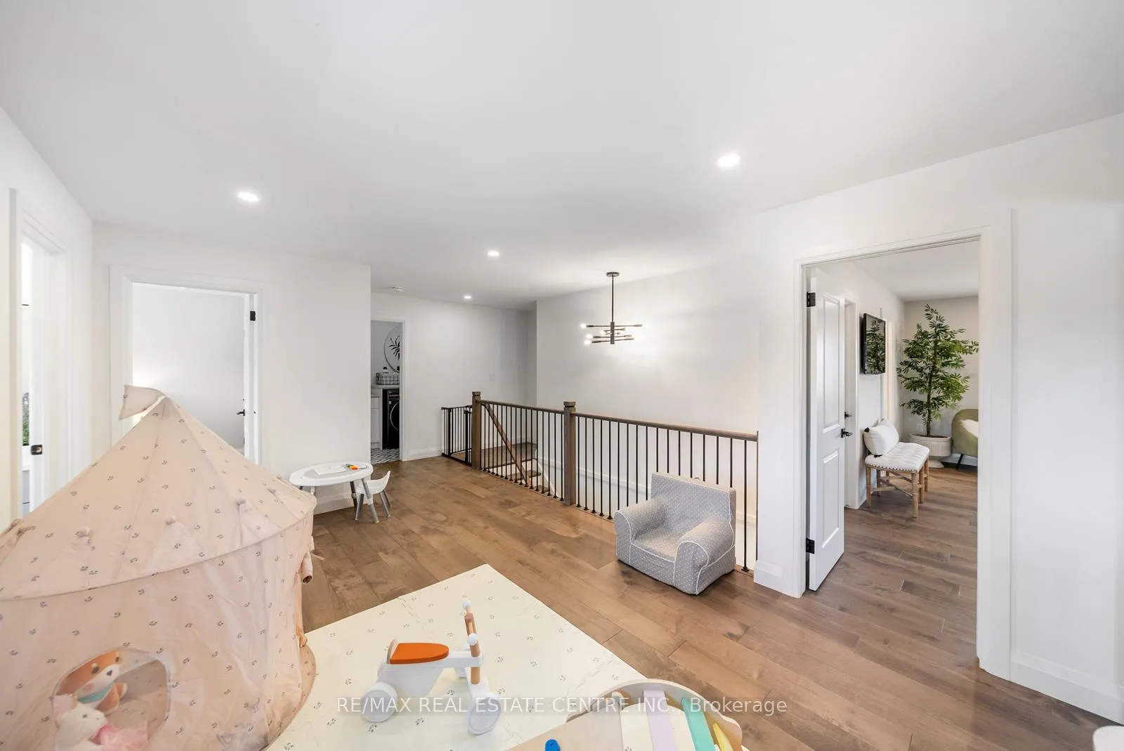 Photo 25 of 70 Rea Drive, Centre Wellington, Fergus — HOMEH