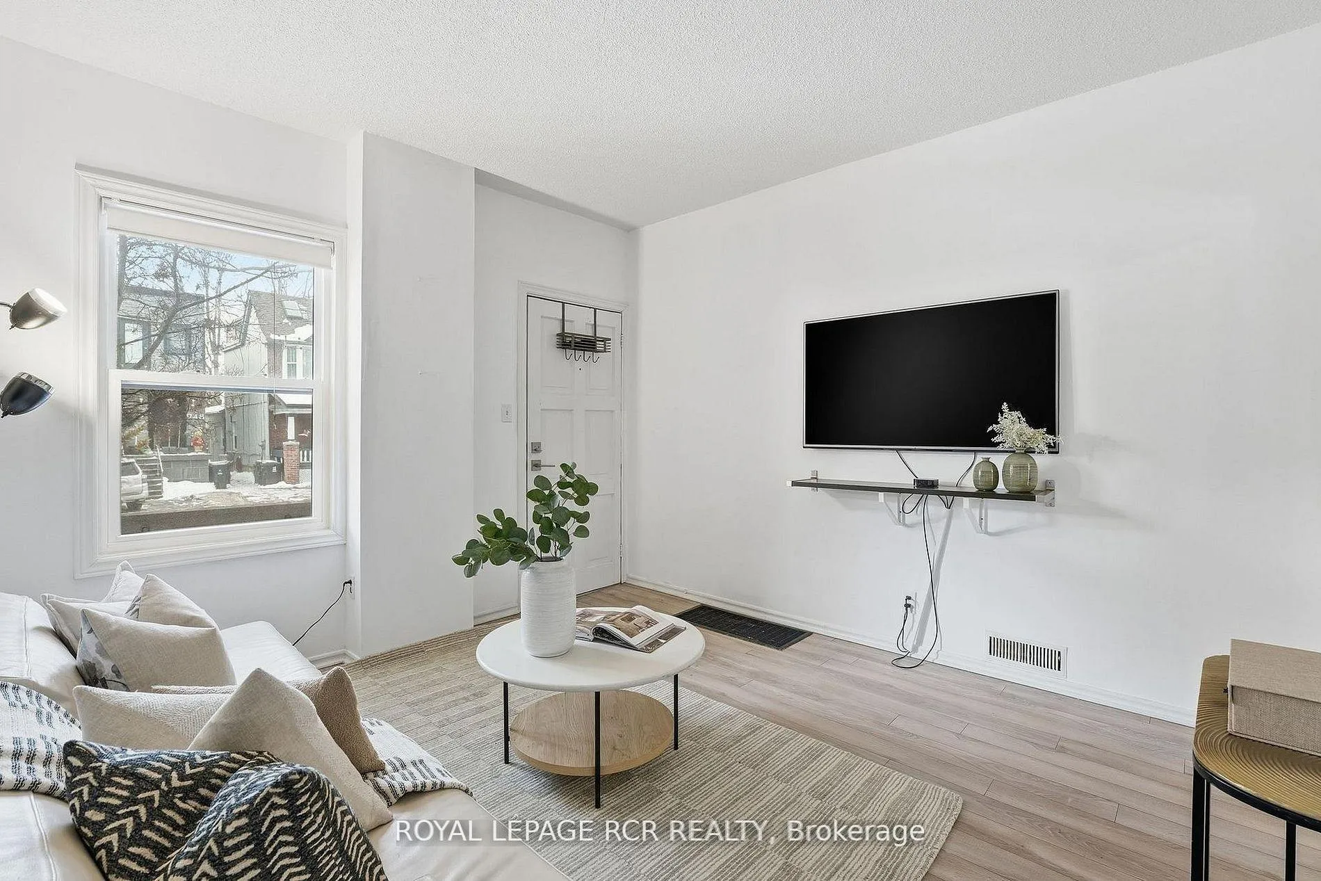 Photo 4 of 257 Rhodes Avenue, Toronto, Greenwood-Coxwell — HOMEH