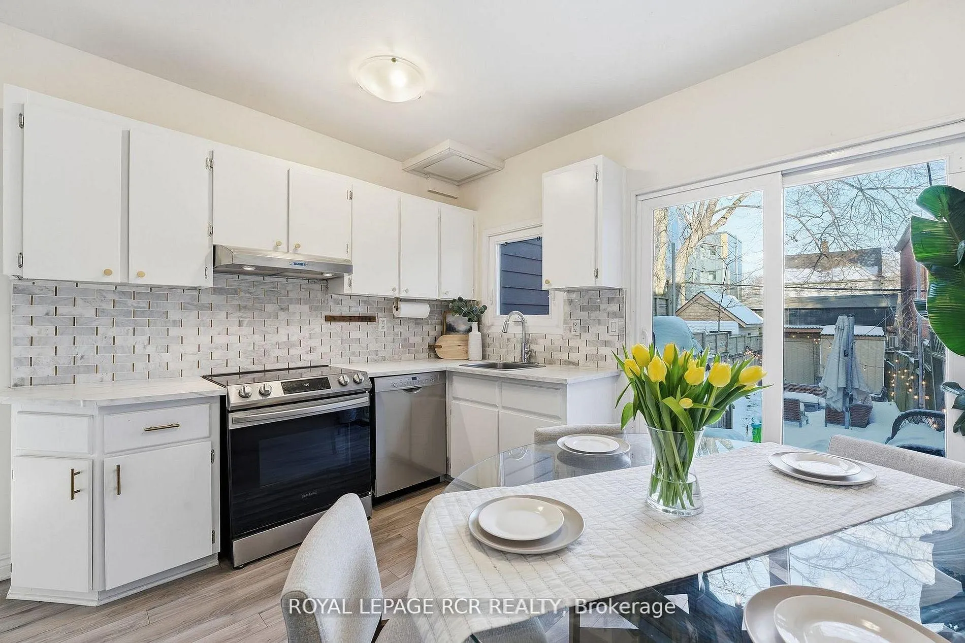 Photo 7 of 257 Rhodes Avenue, Toronto, Greenwood-Coxwell — HOMEH