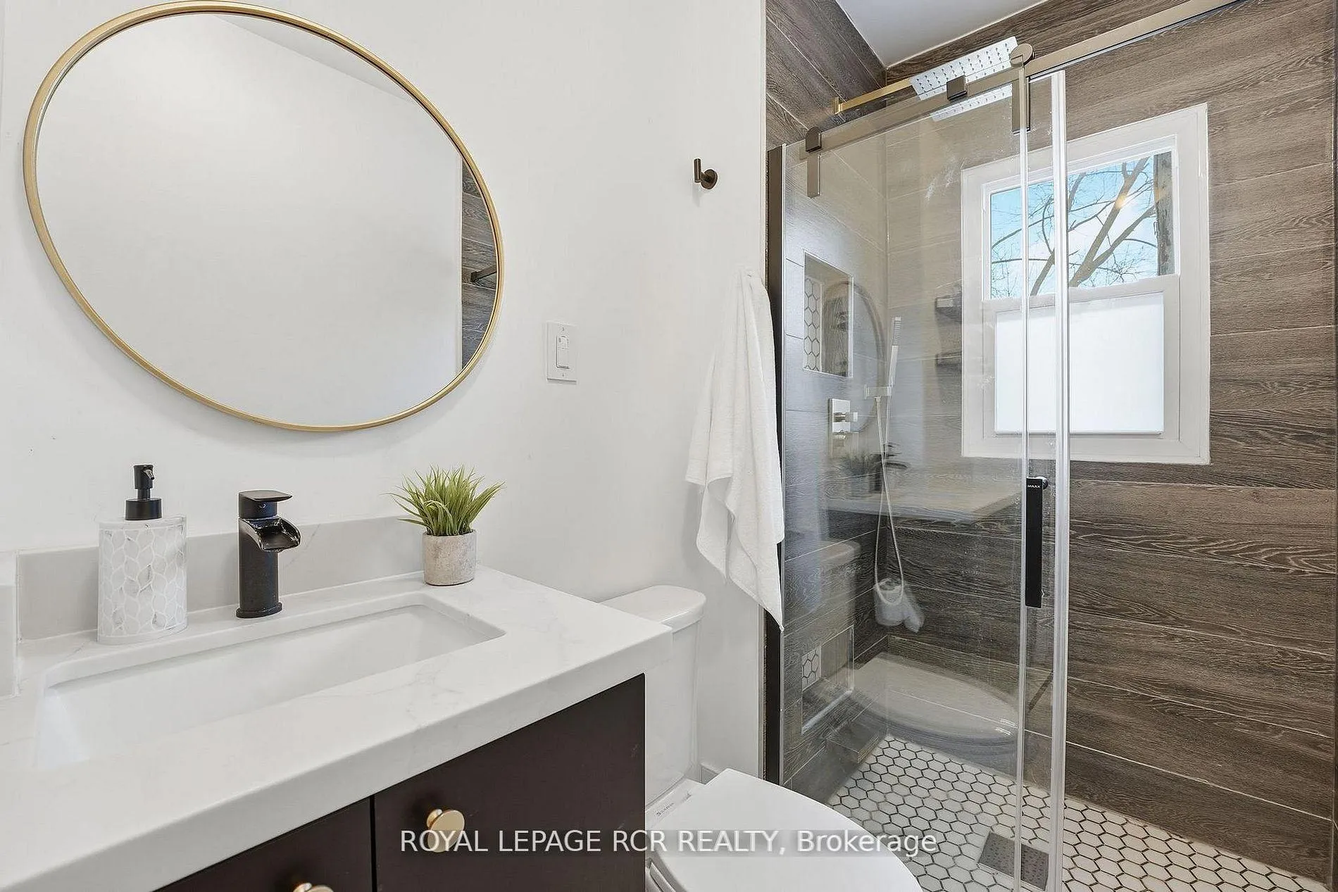 Photo 18 of 257 Rhodes Avenue, Toronto, Greenwood-Coxwell — HOMEH