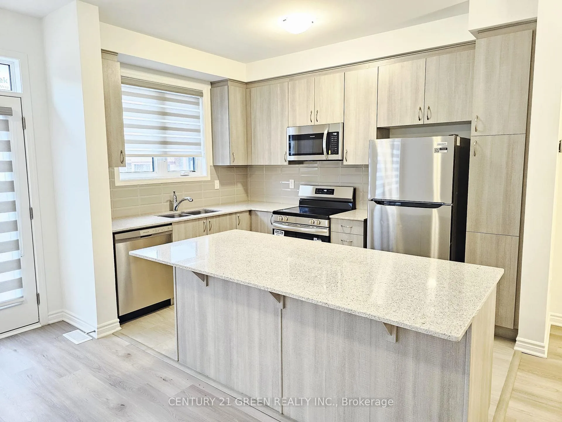 Photo 4 of 1346 Hearns Place, Milton, Bowes — HOMEH