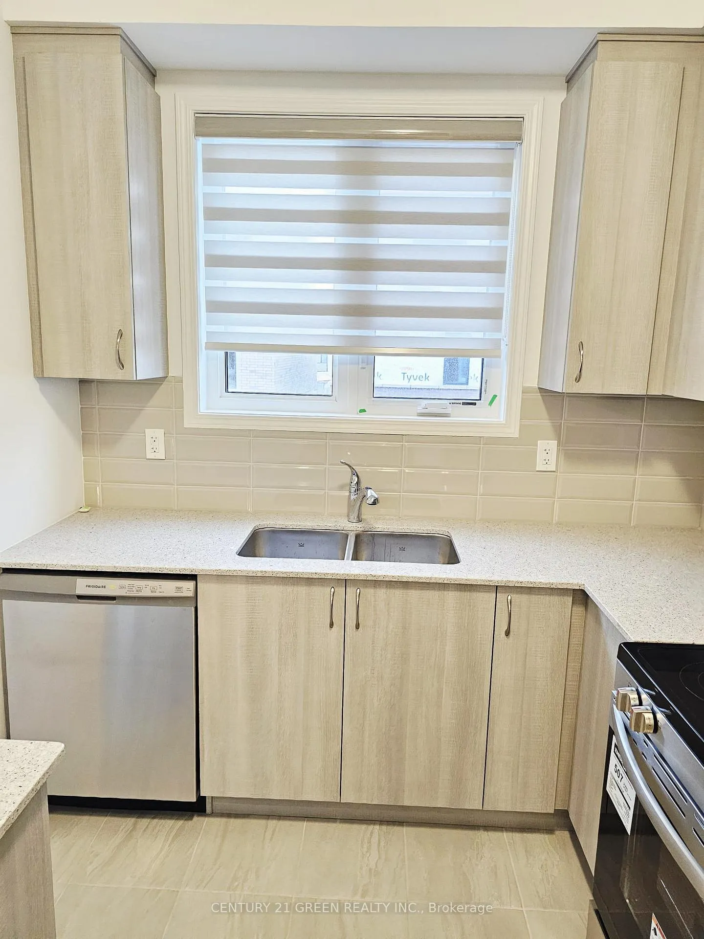 Photo 8 of 1346 Hearns Place, Milton, Bowes — HOMEH