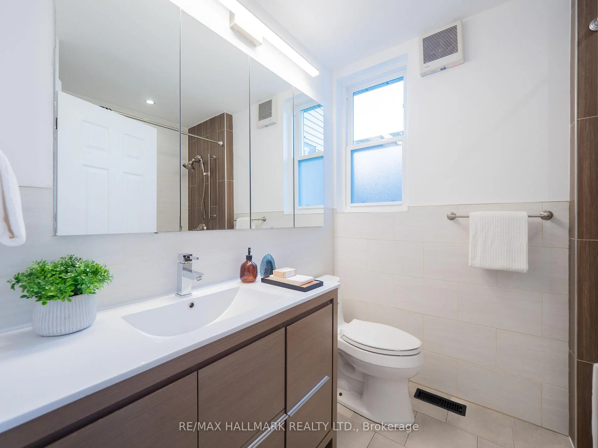 Photo 31 of 26 Sparkhall Avenue, Toronto, North Riverdale — HOMEH