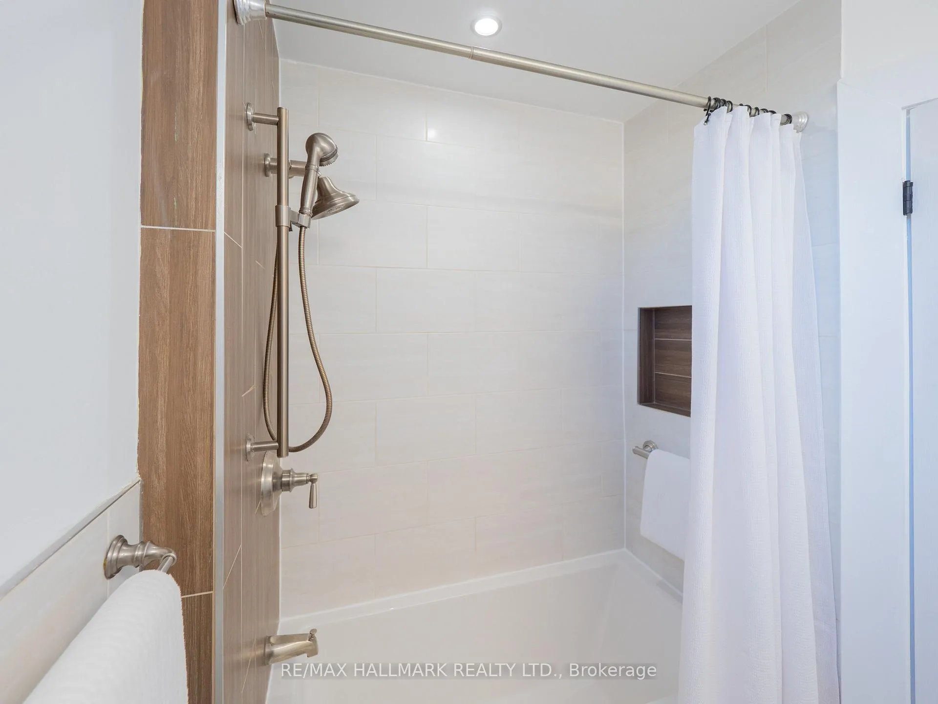 Photo 32 of 26 Sparkhall Avenue, Toronto, North Riverdale — HOMEH