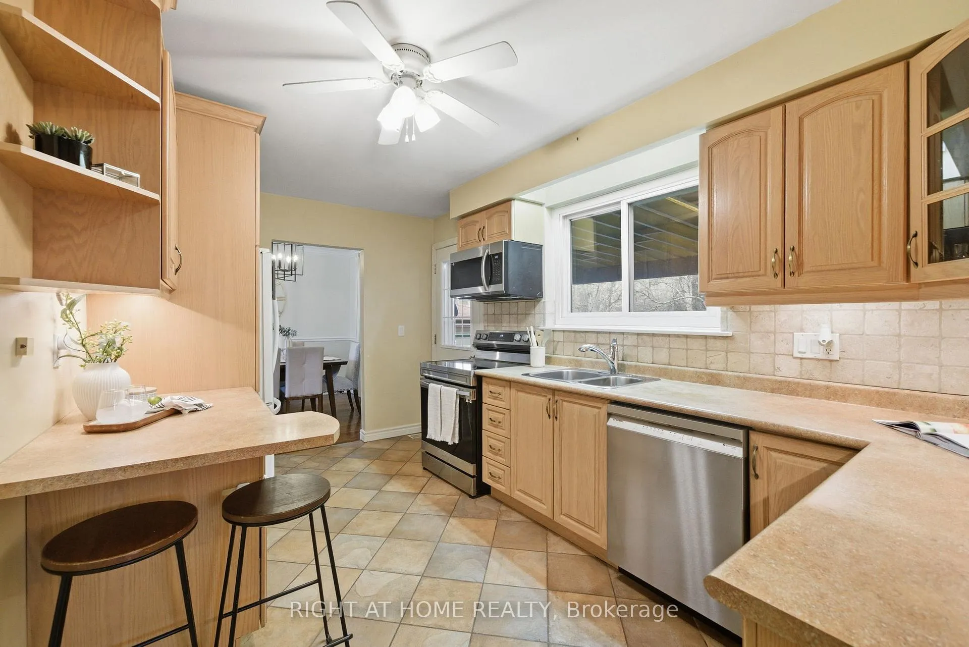 Photo 7 of 826 West Shore Boulevard, Pickering, West Shore — HOMEH