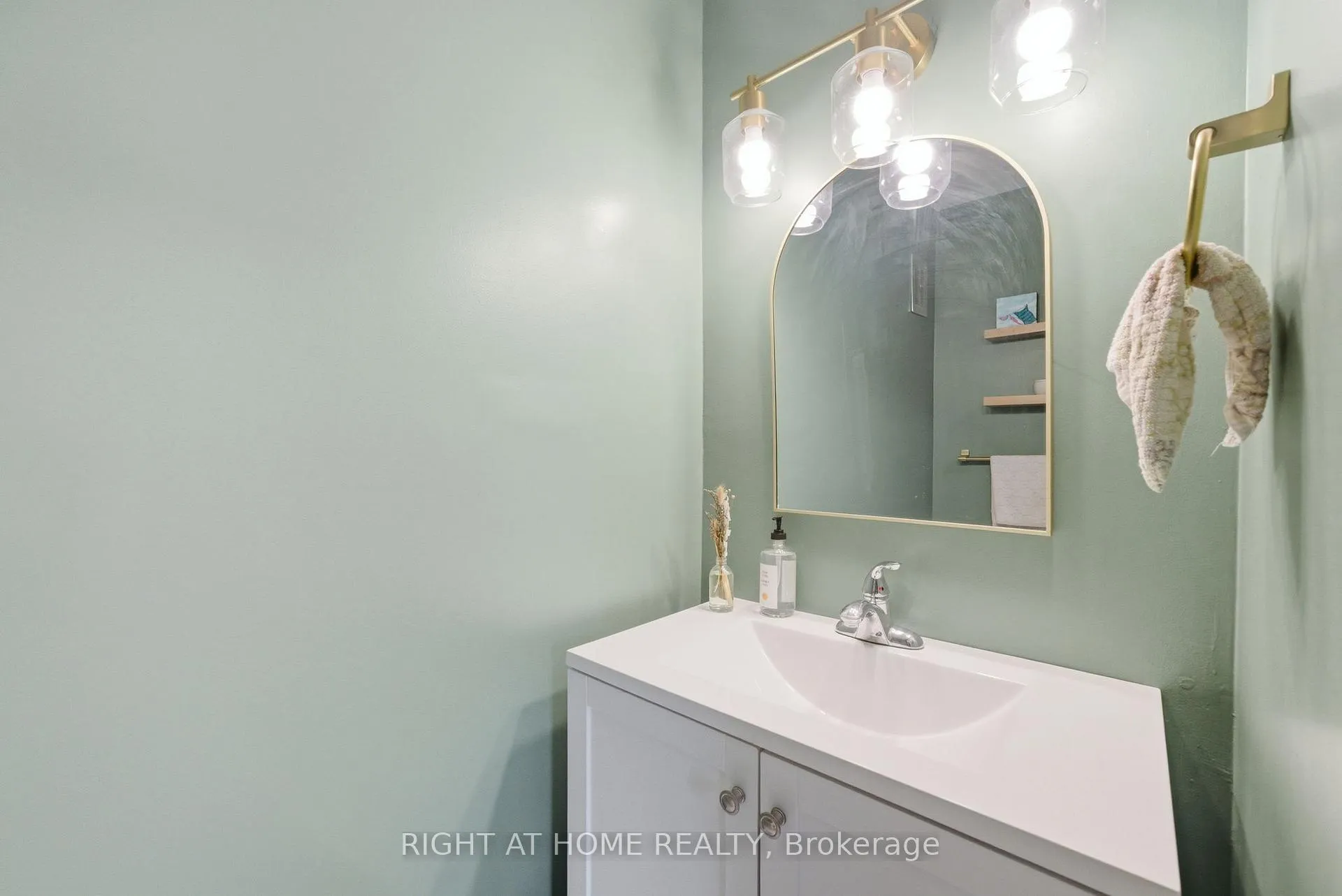 Photo 20 of 826 West Shore Boulevard, Pickering, West Shore — HOMEH