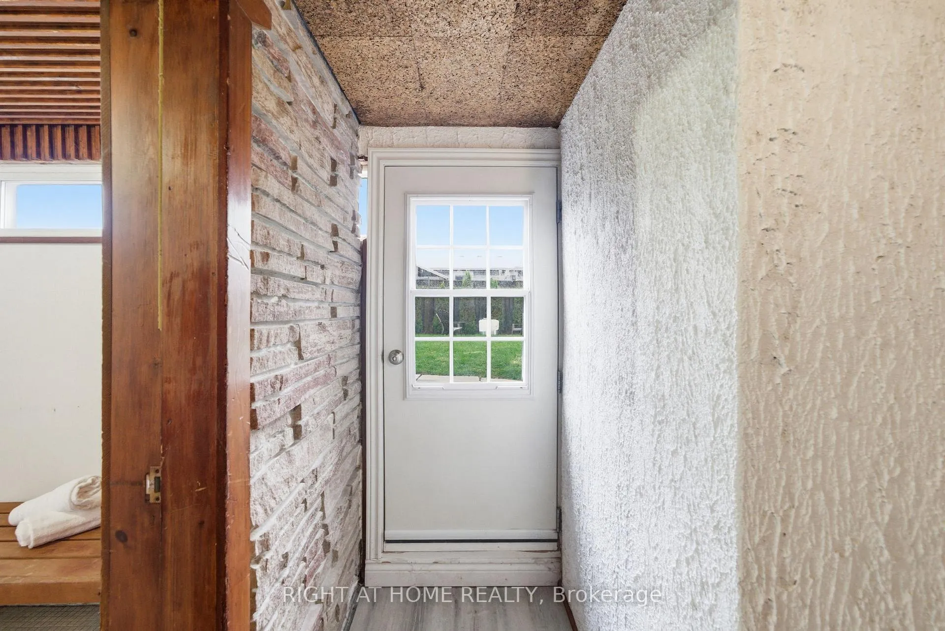Photo 23 of 826 West Shore Boulevard, Pickering, West Shore — HOMEH