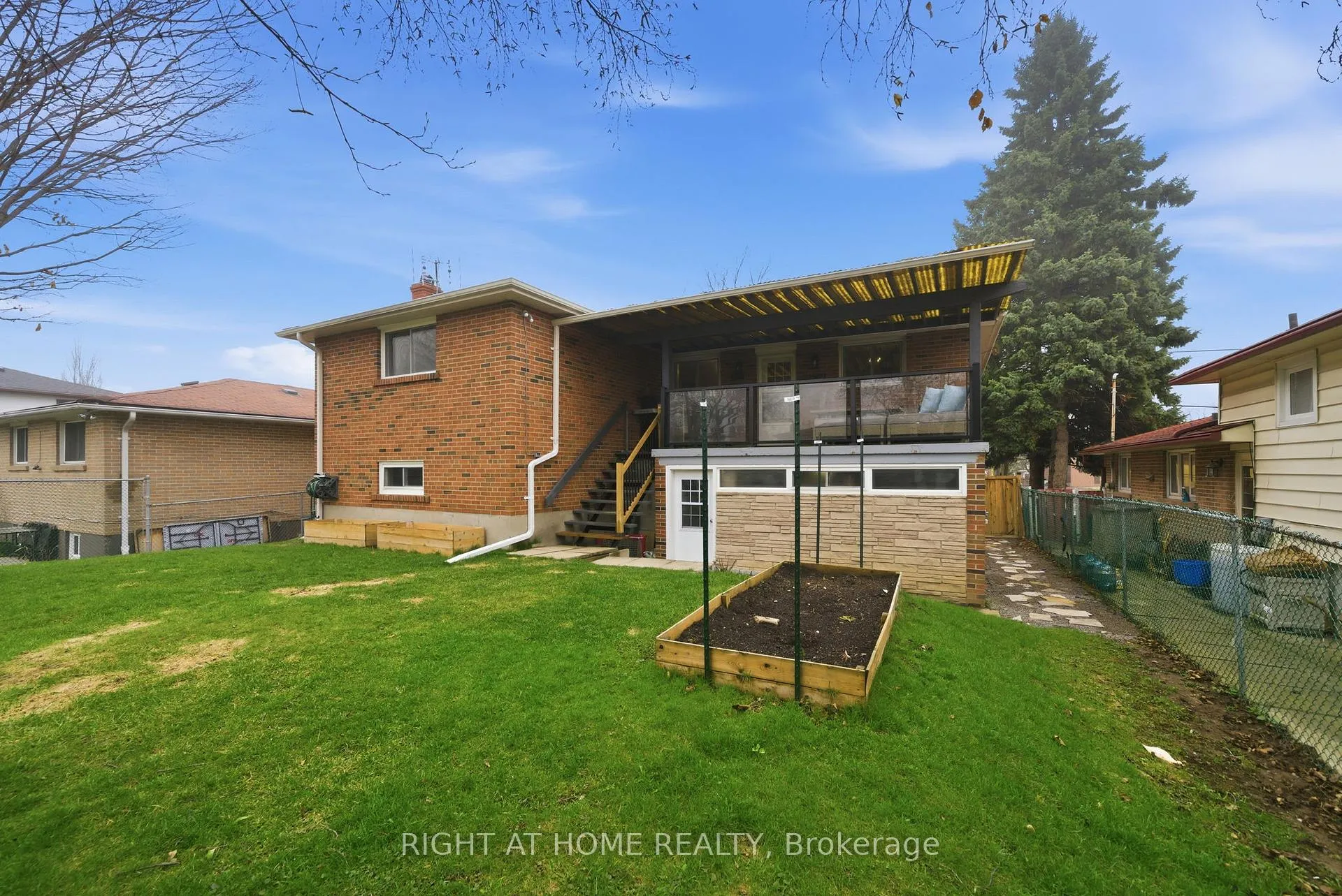 Photo 24 of 826 West Shore Boulevard, Pickering, West Shore — HOMEH